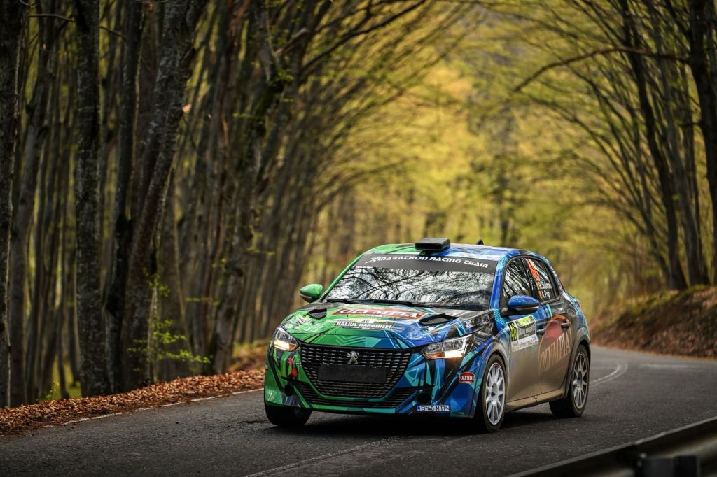 EXCLUSIVE: Roundabouts and Romanian Farmers:  Martin Brady’s International Insight 
Veteran co-driver Martin Brady took his talents to Raliul Harghitei this weekend, leading the 2WD charge until a Sunday ditch-visit put a halt to the trophy run. From 360-degree spins past 18th-century churches to a nonchalant farmer in a 1987 Massey Ferguson who wasn't one bit impressed by their Peugeot 208, Martin gives us the full, hilarious "inside line" on his Romanian debut.
#Rally #MartinBrady #RaliulHarghitei #KerryMotorsportNews #IrishCoDriver #Peugeot208Rally4 #WRC #MotorsportIreland #RoadTo100k #MasseyFerguson
